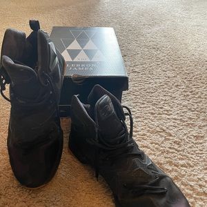 The Lebron 13 Black Lion Size 13